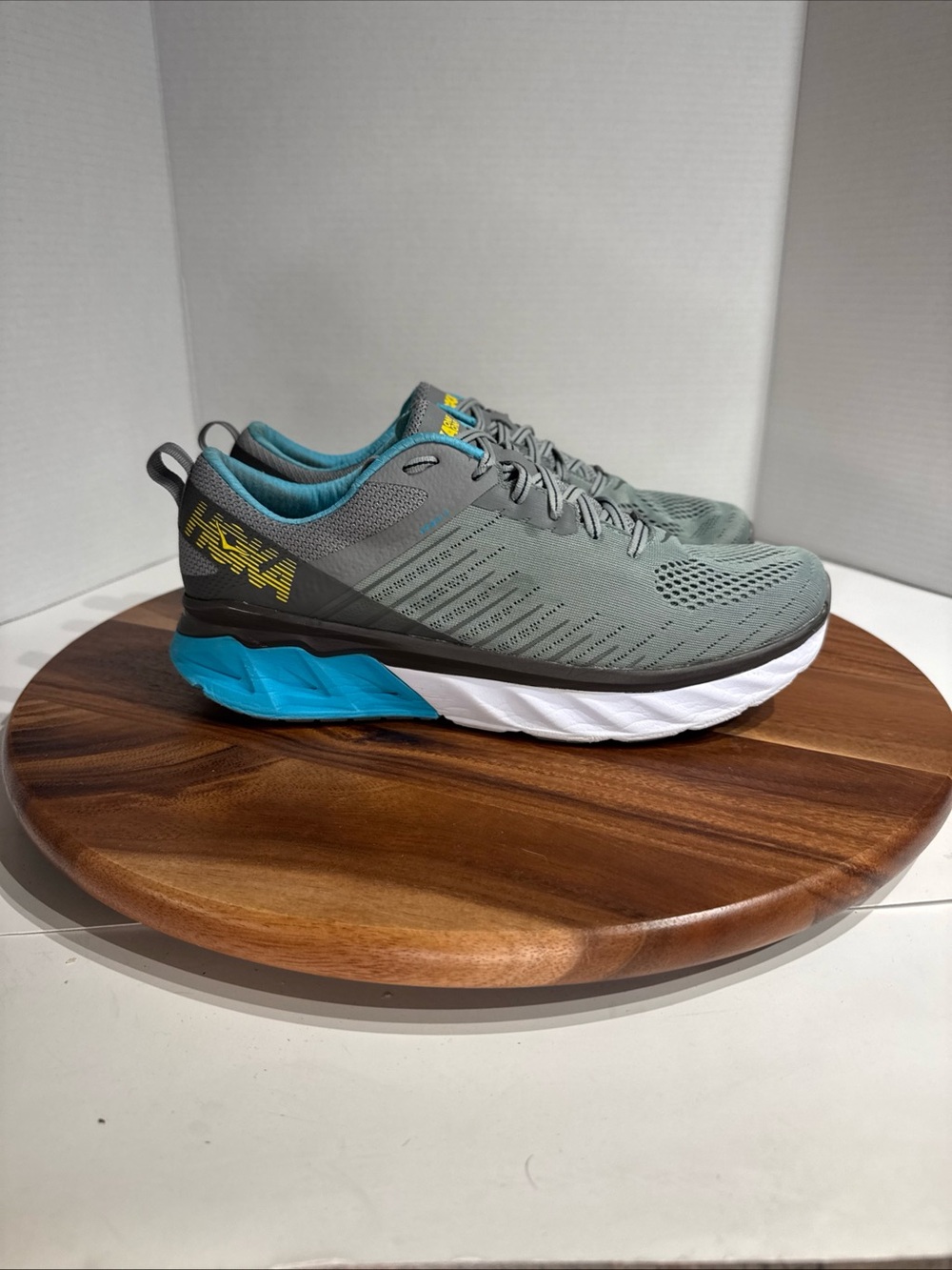 Hoka One One Arahi 3 Women’s Size 11  Running Shoes Frost Gray Scuba Blue